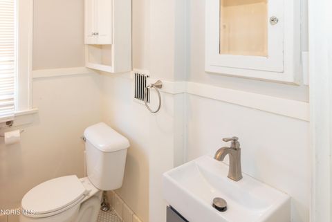 Tiny photo for 621 S Westwood Avenue, Toledo, OH 43609 (MLS # 10008237)