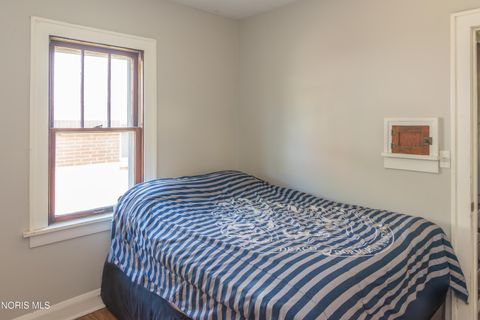 Tiny photo for 621 S Westwood Avenue, Toledo, OH 43609 (MLS # 10008237)