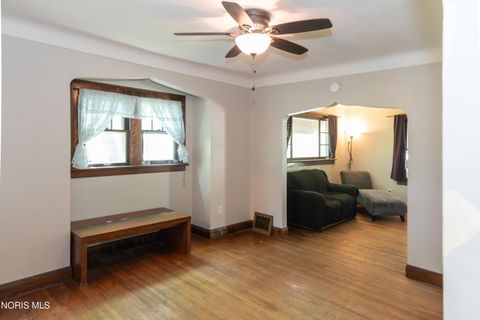 Tiny photo for 621 S Westwood Avenue, Toledo, OH 43609 (MLS # 10008237)