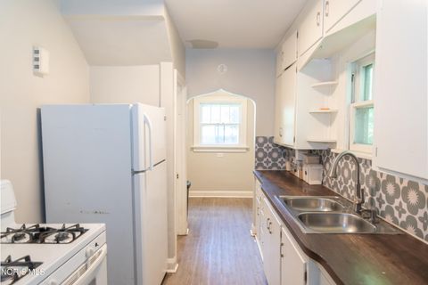 Tiny photo for 621 S Westwood Avenue, Toledo, OH 43609 (MLS # 10008237)