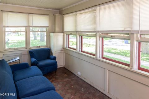 Tiny photo for 621 S Westwood Avenue, Toledo, OH 43609 (MLS # 10008237)