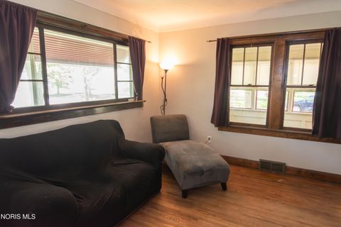 Tiny photo for 621 S Westwood Avenue, Toledo, OH 43609 (MLS # 10008237)