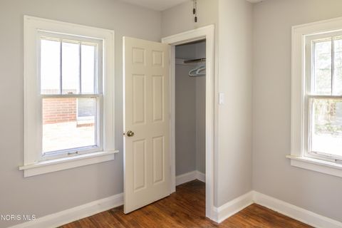 Tiny photo for 621 S Westwood Avenue, Toledo, OH 43609 (MLS # 10008237)