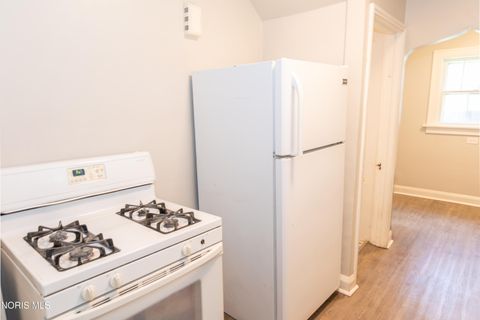 Tiny photo for 621 S Westwood Avenue, Toledo, OH 43609 (MLS # 10008237)