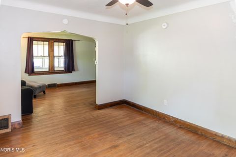 Tiny photo for 621 S Westwood Avenue, Toledo, OH 43609 (MLS # 10008237)