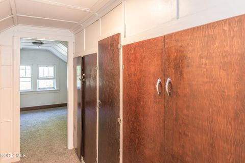 Tiny photo for 621 S Westwood Avenue, Toledo, OH 43609 (MLS # 10008237)