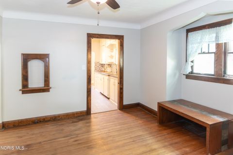 Tiny photo for 621 S Westwood Avenue, Toledo, OH 43609 (MLS # 10008237)