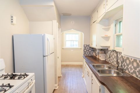Tiny photo for 621 S Westwood Avenue, Toledo, OH 43609 (MLS # 10008237)