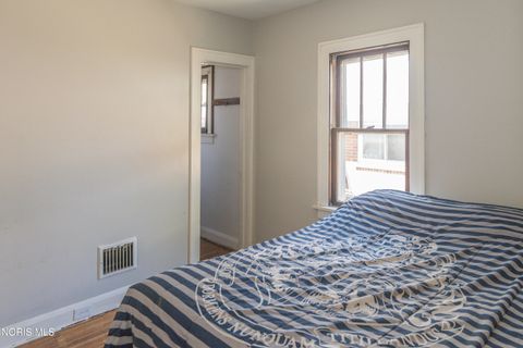 Tiny photo for 621 S Westwood Avenue, Toledo, OH 43609 (MLS # 10008237)