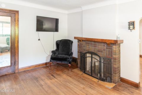 Tiny photo for 621 S Westwood Avenue, Toledo, OH 43609 (MLS # 10008237)