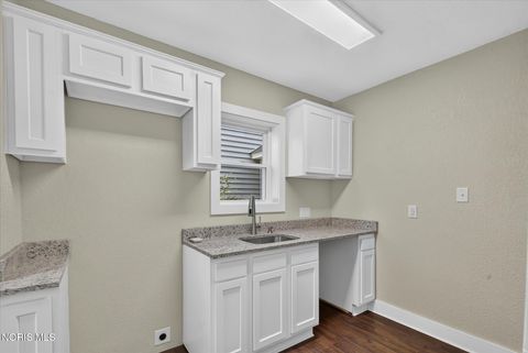 Tiny photo for 4327 Overland Parkway, Toledo, OH 43612 (MLS # 10010336)