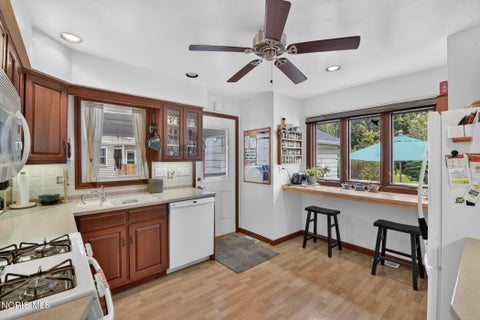 Tiny photo for 203 Buttonwood Avenue, Bowling Green, OH 43402 (MLS # 10013504)