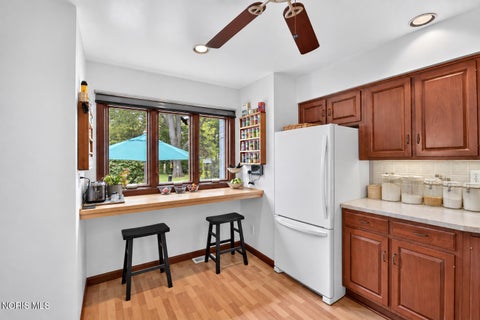 Tiny photo for 203 Buttonwood Avenue, Bowling Green, OH 43402 (MLS # 10013504)