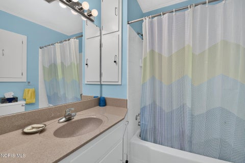 Tiny photo for 203 Buttonwood Avenue, Bowling Green, OH 43402 (MLS # 10013504)