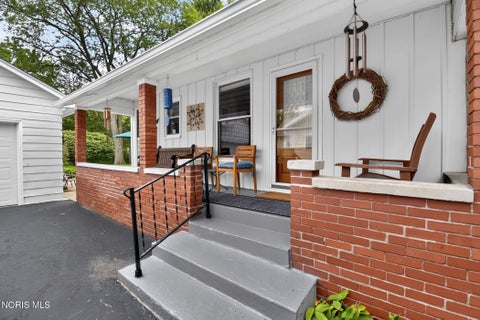 Tiny photo for 203 Buttonwood Avenue, Bowling Green, OH 43402 (MLS # 10013504)
