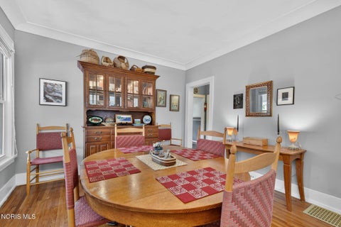 Tiny photo for 203 Buttonwood Avenue, Bowling Green, OH 43402 (MLS # 10013504)