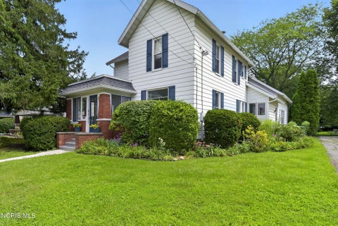 Tiny photo for 203 Buttonwood Avenue, Bowling Green, OH 43402 (MLS # 10013504)