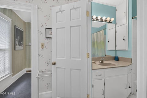 Tiny photo for 203 Buttonwood Avenue, Bowling Green, OH 43402 (MLS # 10013504)
