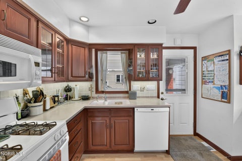 Tiny photo for 203 Buttonwood Avenue, Bowling Green, OH 43402 (MLS # 10013504)