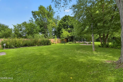 Tiny photo for 203 Buttonwood Avenue, Bowling Green, OH 43402 (MLS # 10013504)