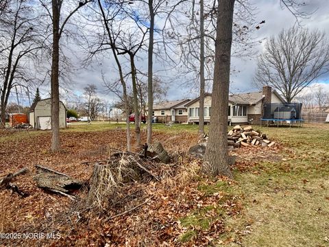 Tiny photo for 5300 Williston Road, Northwood, OH 43619 (MLS # 10001886)