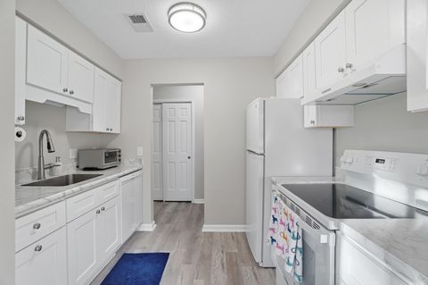 Tiny photo for 5533 Cresthaven Lane # 5 - 2a, Toledo, OH 43614 (MLS # 10000148)