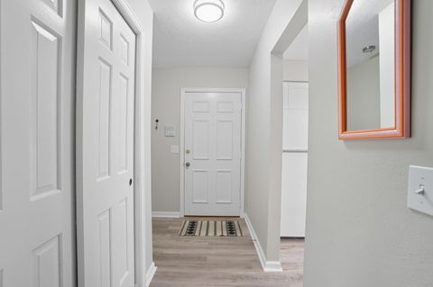Tiny photo for 5533 Cresthaven Lane # 5 - 2a, Toledo, OH 43614 (MLS # 10000148)
