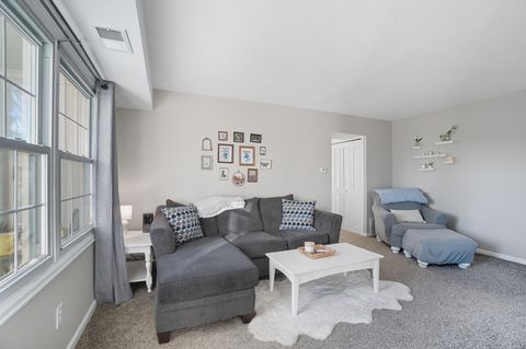 Tiny photo for 5533 Cresthaven Lane # 5 - 2a, Toledo, OH 43614 (MLS # 10000148)