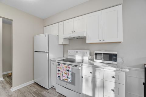 Tiny photo for 5533 Cresthaven Lane # 5 - 2a, Toledo, OH 43614 (MLS # 10000148)
