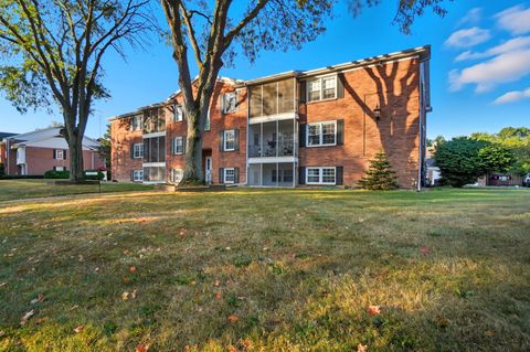 Tiny photo for 5533 Cresthaven Lane # 5 - 2a, Toledo, OH 43614 (MLS # 10000148)