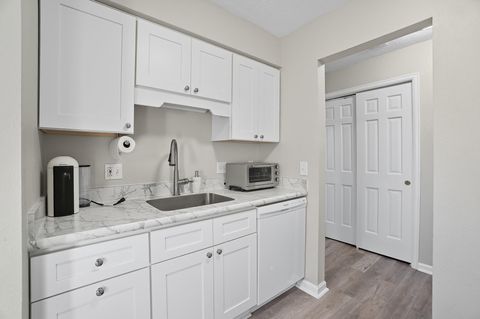Tiny photo for 5533 Cresthaven Lane # 5 - 2a, Toledo, OH 43614 (MLS # 10000148)
