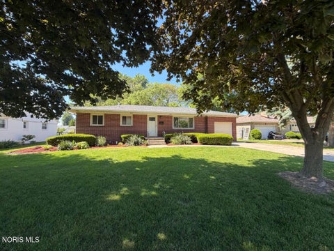 Photo of 2917 Shoreland Avenue, Toledo, OH 43611 (MLS # 10008697)