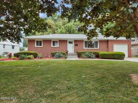 Photo of 2917 Shoreland Avenue, Toledo, OH 43611 (MLS # 10008697)