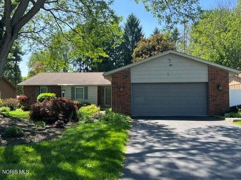 Photo of 2432 Morningdew Boulevard, Maumee, OH 43537 (MLS # 10008146)