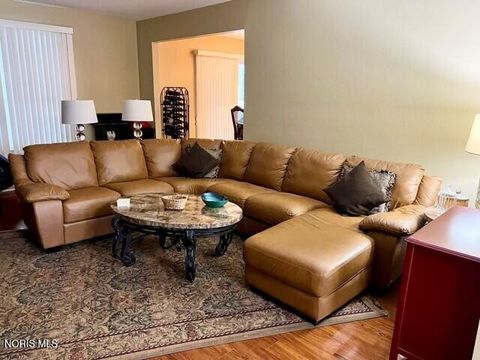 Tiny photo for 2432 Morningdew Boulevard, Maumee, OH 43537 (MLS # 10008146)