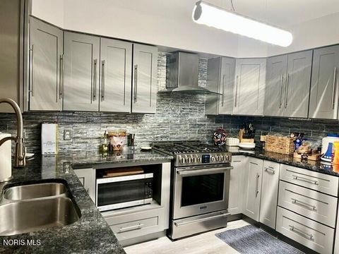 Tiny photo for 2432 Morningdew Boulevard, Maumee, OH 43537 (MLS # 10008146)