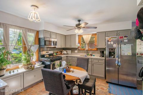 Tiny photo for 2809 Starr Avenue, Oregon, OH 43616 (MLS # 10000257)
