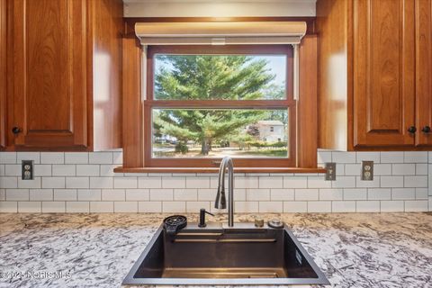 Tiny photo for 5470 Douglas Road, Toledo, OH 43613 (MLS # 10000495)