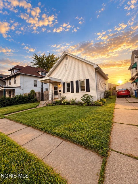 Tiny photo for 611 Oswald Street, Toledo, OH 43605 (MLS # 10014016)