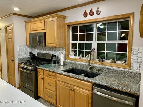 Tiny photo for 27800 E Broadway Street, Walbridge, OH 43465 (MLS # 10001976)