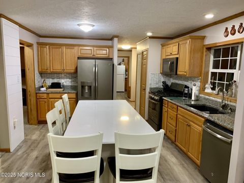 Tiny photo for 27800 E Broadway Street, Walbridge, OH 43465 (MLS # 10001976)