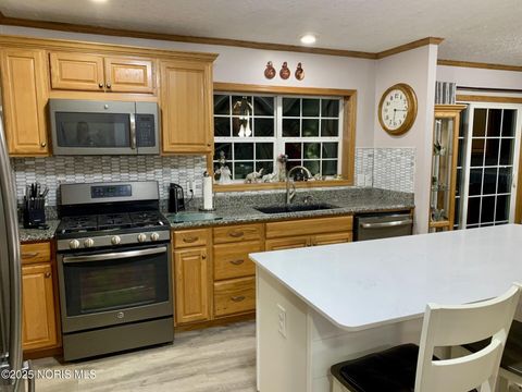 Tiny photo for 27800 E Broadway Street, Walbridge, OH 43465 (MLS # 10001976)