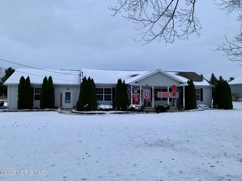 Photo of 27800 E Broadway Street, Walbridge, OH 43465 (MLS # 10001976)