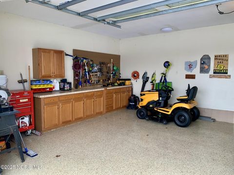 Tiny photo for 27800 E Broadway Street, Walbridge, OH 43465 (MLS # 10001976)