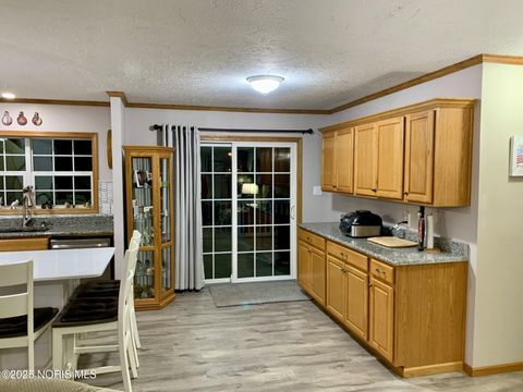 Tiny photo for 27800 E Broadway Street, Walbridge, OH 43465 (MLS # 10001976)