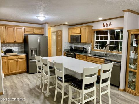 Tiny photo for 27800 E Broadway Street, Walbridge, OH 43465 (MLS # 10001976)