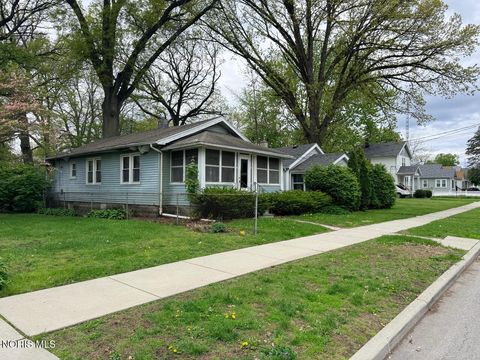 Photo of 2319 Dana Street, Toledo, OH 43609 (MLS # 10007216)