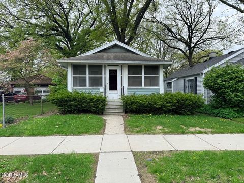 Tiny photo for 2319 Dana Street, Toledo, OH 43609 (MLS # 10007216)