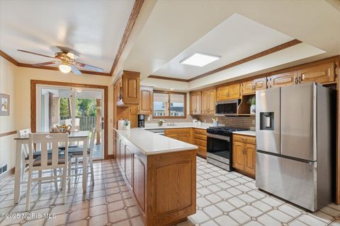 Tiny photo for 3447 Kingsgate Road, Toledo, OH 43606 (MLS # 10000166)