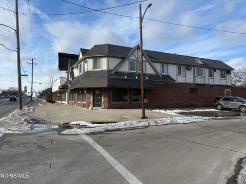 Photo of 4348 Monroe Street, Toledo, OH 43606 (MLS # 10004146)